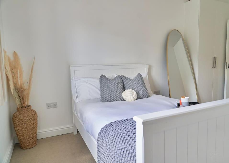 Stunning Luxury 2 Bed Apartment With En-Suite In Wokingham City Centre Zewnętrze zdjęcie