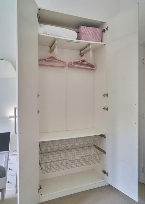 Stunning Luxury 2 Bed Apartment With En-Suite In Wokingham City Centre Zewnętrze zdjęcie