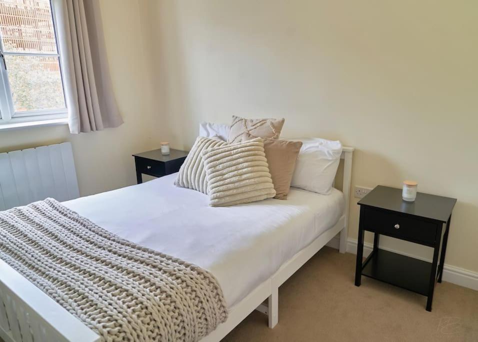 Stunning Luxury 2 Bed Apartment With En-Suite In Wokingham City Centre Zewnętrze zdjęcie