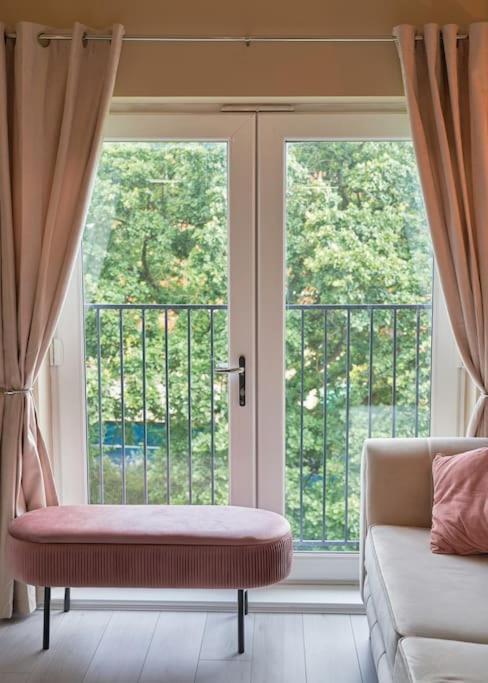 Stunning Luxury 2 Bed Apartment With En-Suite In Wokingham City Centre Zewnętrze zdjęcie