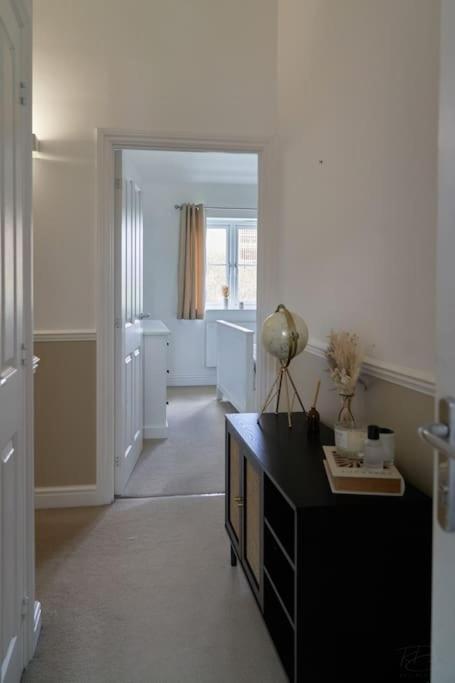 Stunning Luxury 2 Bed Apartment With En-Suite In Wokingham City Centre Zewnętrze zdjęcie