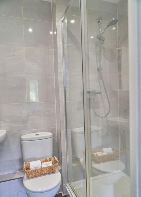 Stunning Luxury 2 Bed Apartment With En-Suite In Wokingham City Centre Zewnętrze zdjęcie